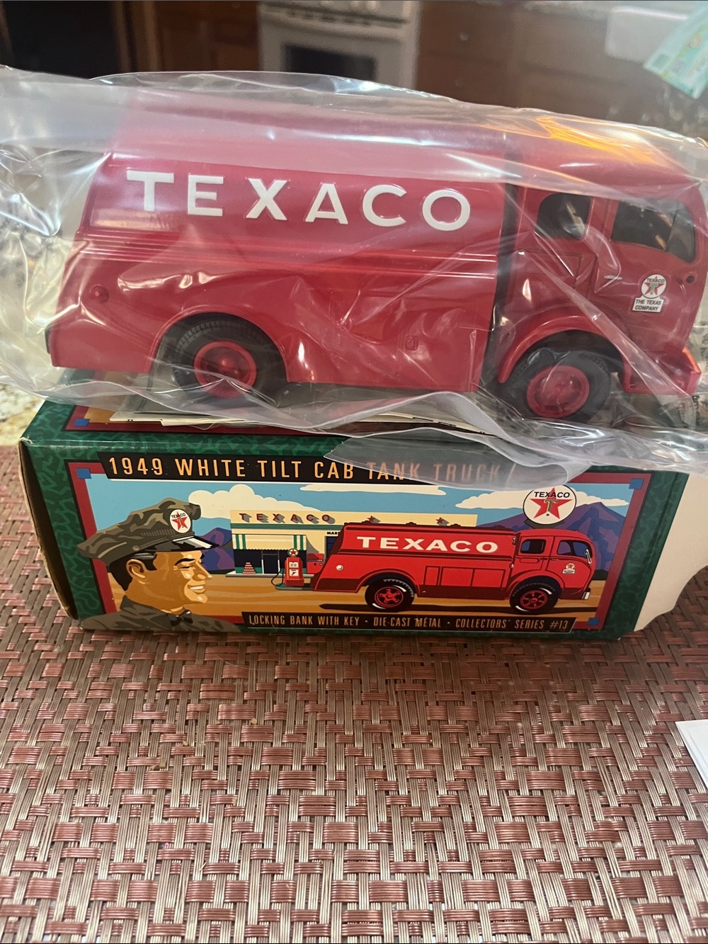 Ertl 1949 Texaco bank nwt